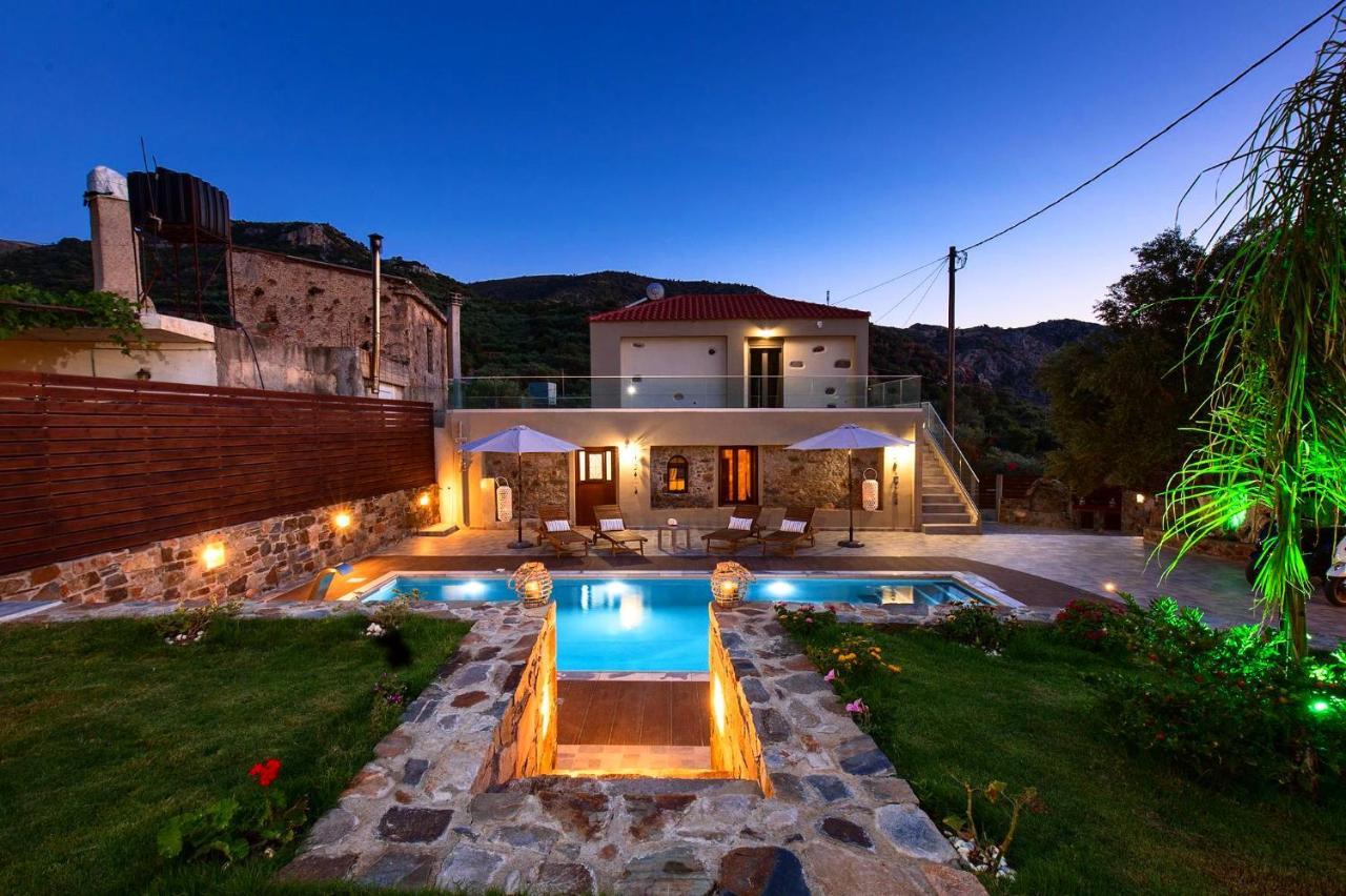 Sfinárion Tzouganos Villa מראה חיצוני תמונה